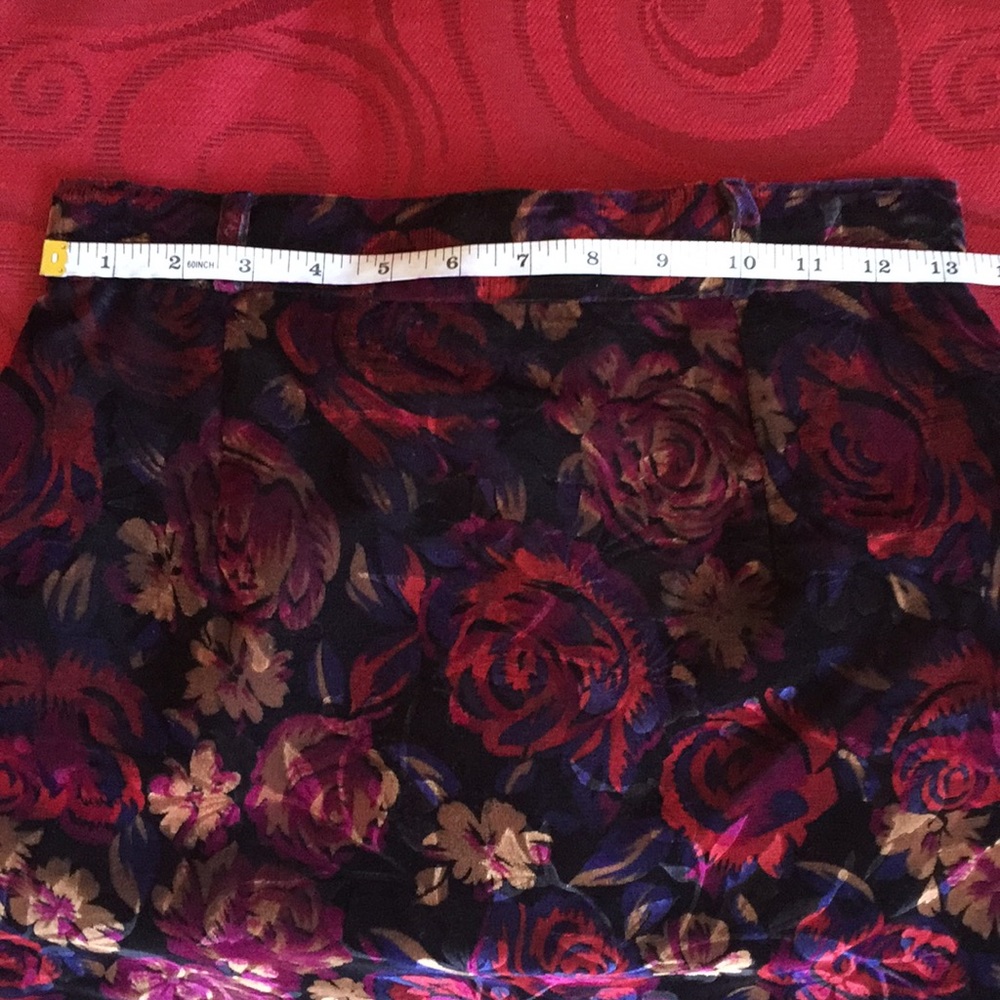 🌸 CLOSET CLOSING-Rare -Vintage VELVETY print  skirt -